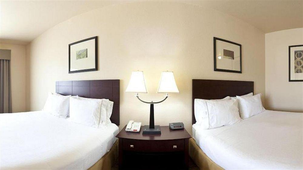 Express & By Ihg Hotel Marshall