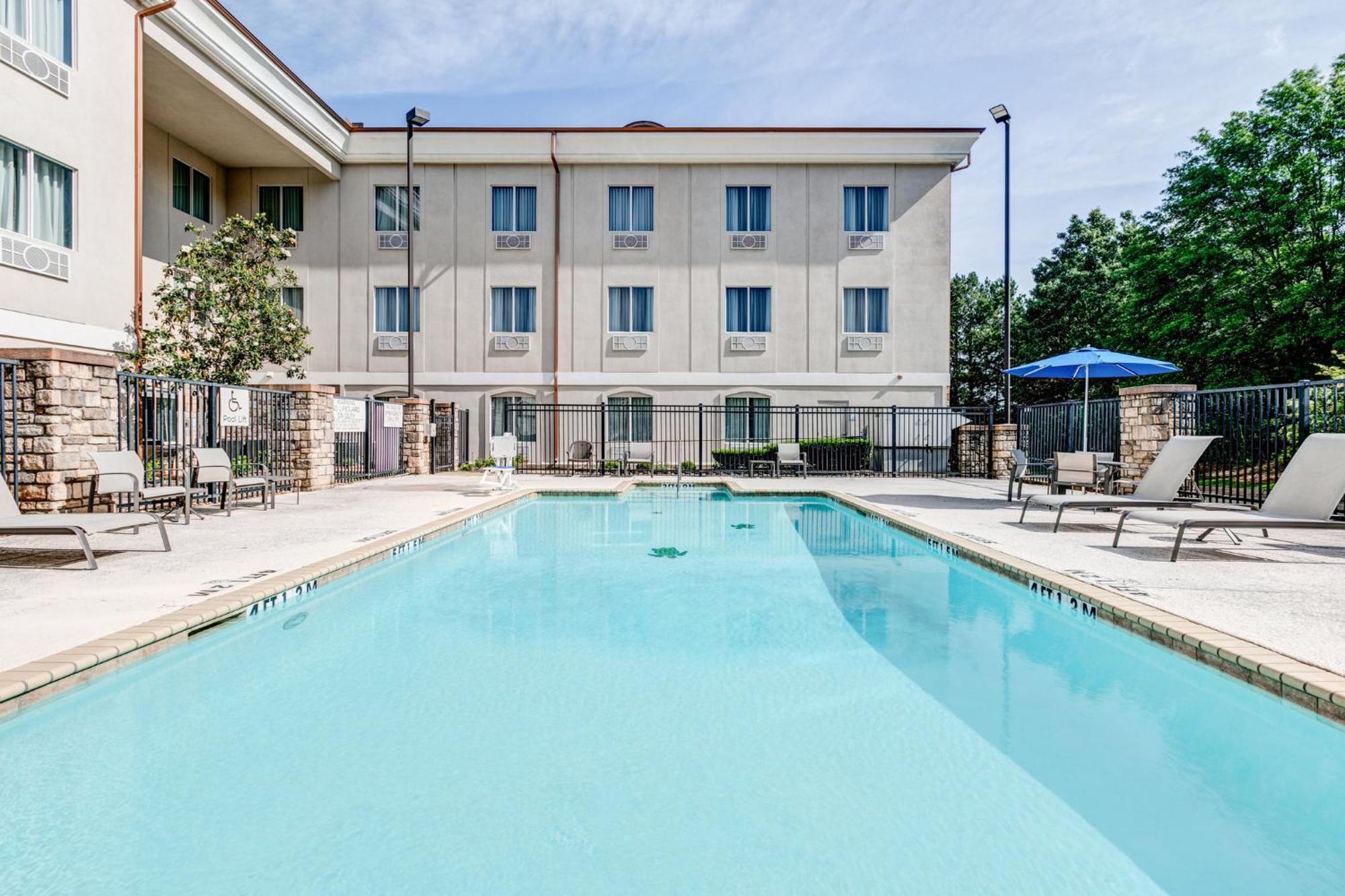 Hotel Express & By Ihg Marshall