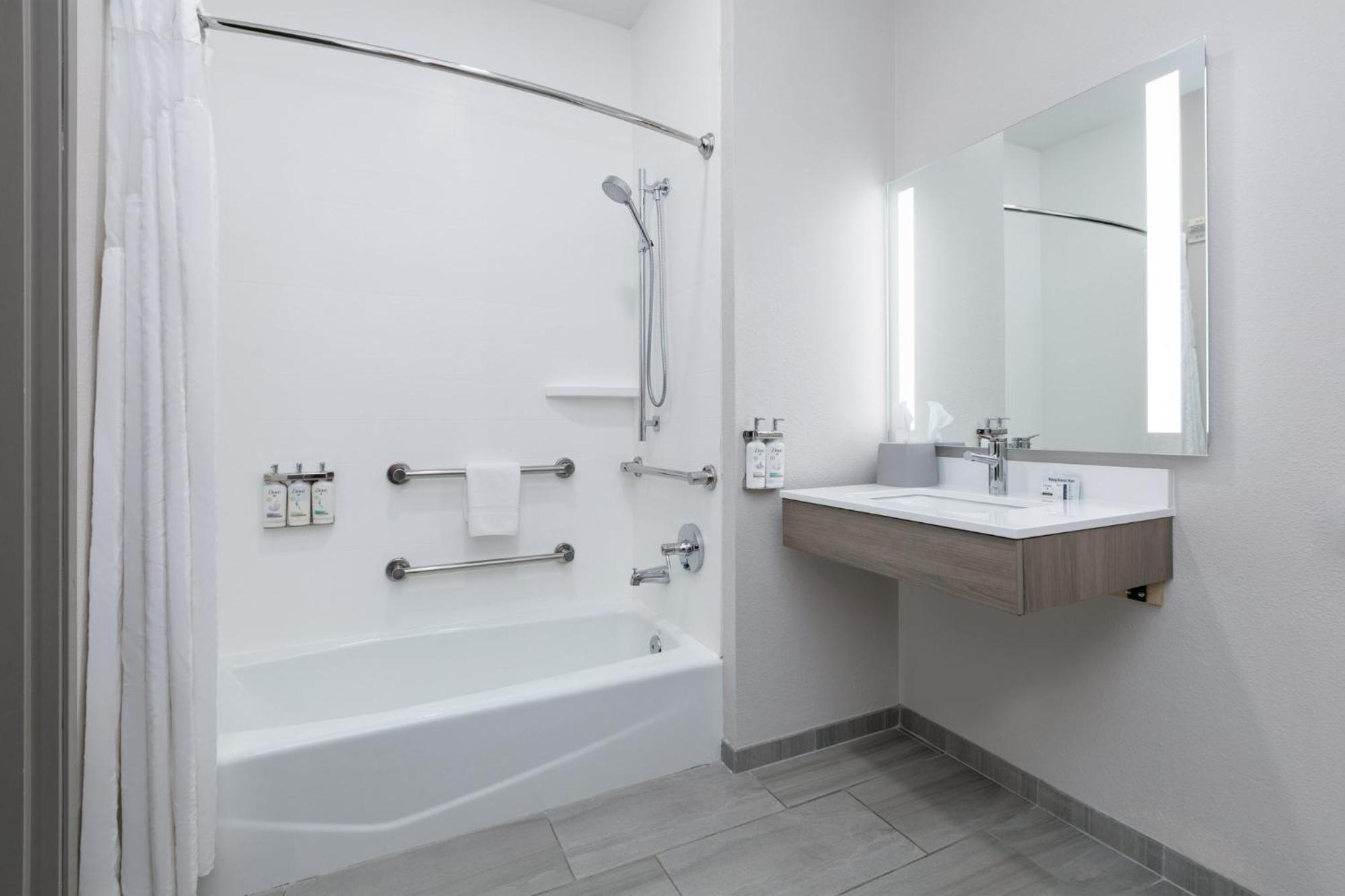 Express & By Ihg 3*