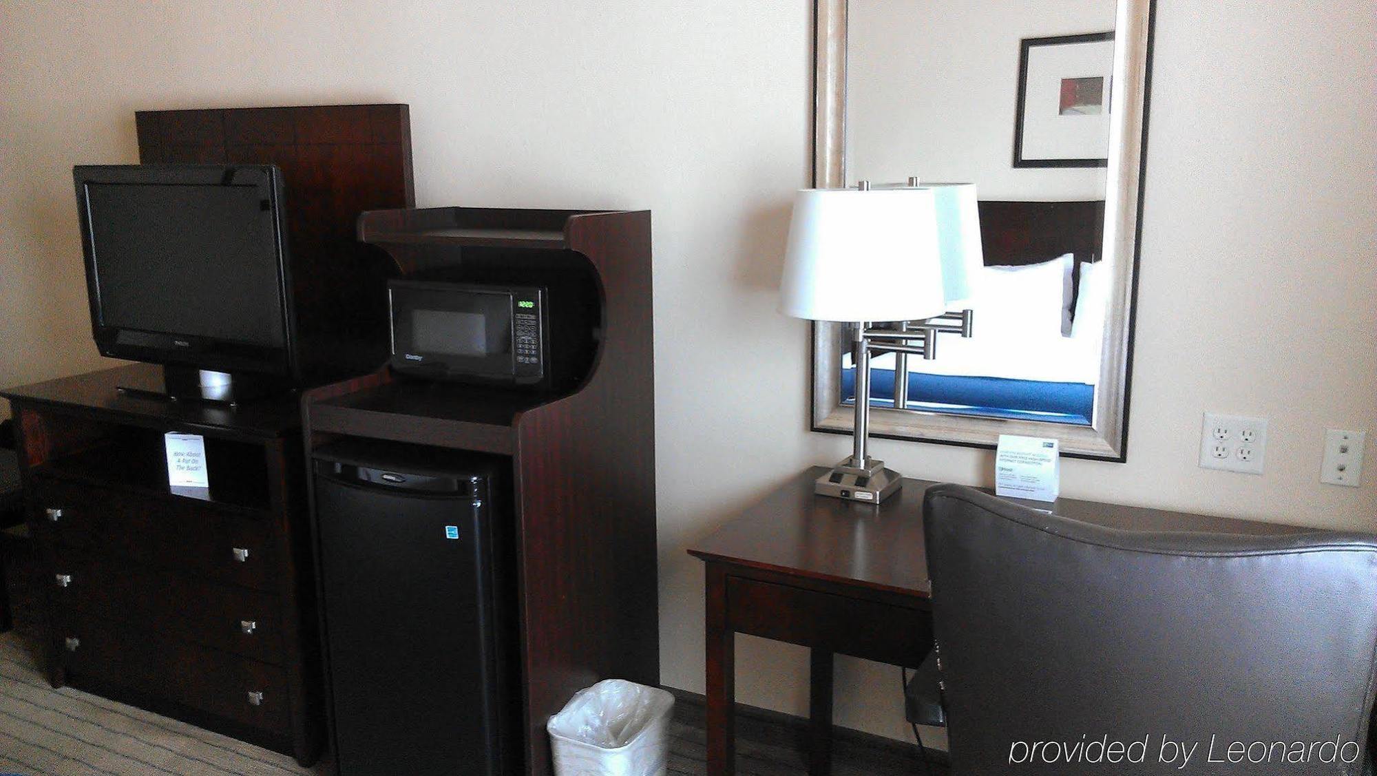 Express & By Ihg 3* Marshall